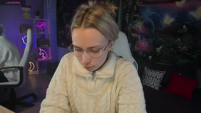 TiffanyBatson online show from March 2025 04:19:01 AM