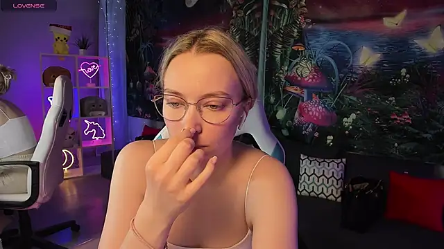 TiffanyBatson online show from March 2025 12:00:01 PM