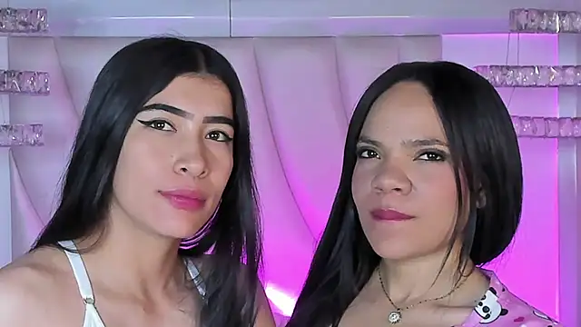 Snapshot of siara_and_zoe chatting on May 2026 11:01:02 PM siara and zoe online show from May 2026 11:01:02 PM