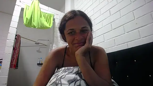 Snapshot of GiveLove1 chatting on March 2025 10:10:01 PM GiveLove1 online show from March 2025 10:10:01 PM