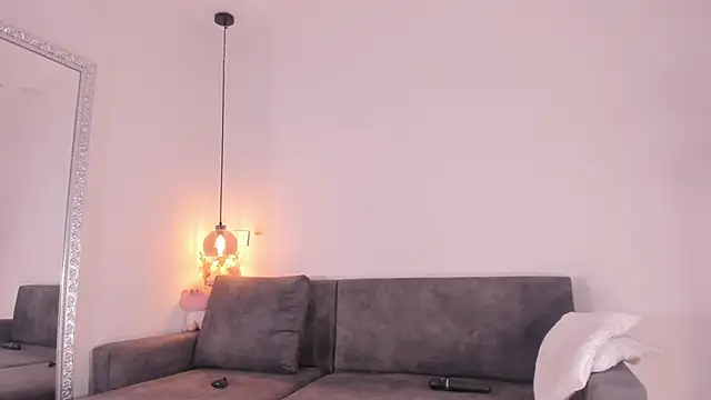 Isabella francoo online show from October 2025 12:13:02 PM