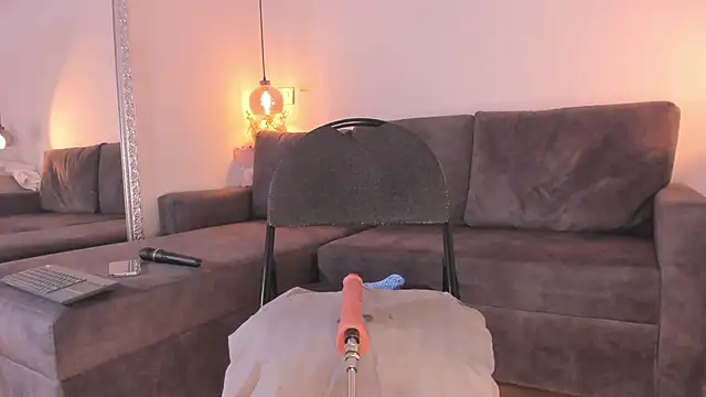 Isabella francoo online show from November 2025 12:34:01 PM