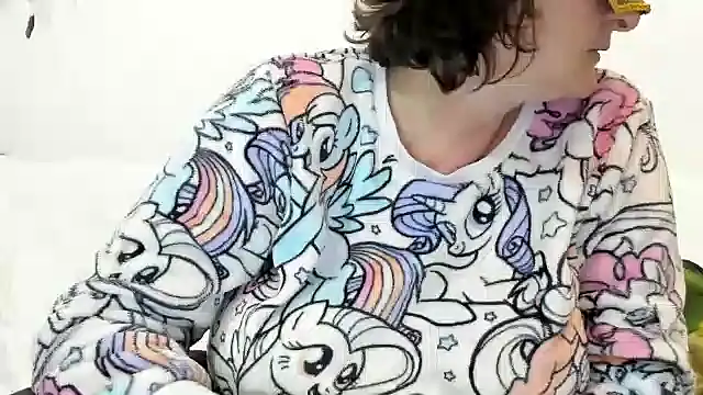 Snapshot of IsraeliMilf chatting on February 2025 08:10:01 PM IsraeliMilf online show from February 2025 08:10:01 PM