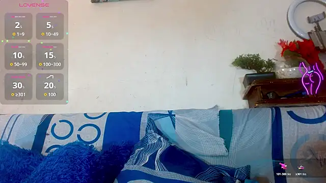 Eva Hoot online show from April 2026 03:39:01 PM