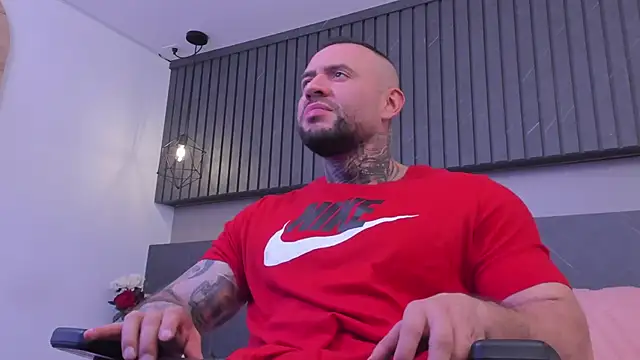 Snapshot of BruceDallas chatting on December 2024 09:04:01 PM BruceDallas online show from December 2024 09:04:01 PM