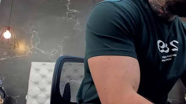 Snapshot of BruceDallas chatting on December 2024 01:47:02 AM BruceDallas online show from December 2024 01:47:02 AM