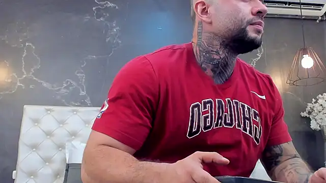 Snapshot of BruceDallas chatting on December 2024 09:00:02 PM BruceDallas online show from December 2024 09:00:02 PM