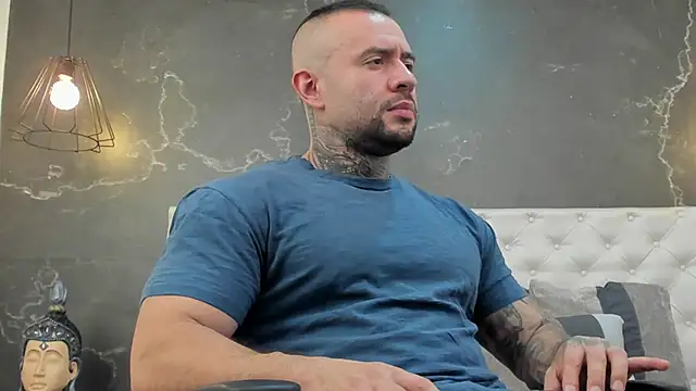 Snapshot of BruceDallas chatting on January 2025 11:21:02 PM BruceDallas online show from January 2025 11:21:02 PM