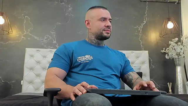 Snapshot of BruceDallas chatting on January 2025 02:59:01 AM BruceDallas online show from January 2025 02:59:01 AM