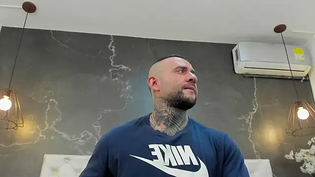 Snapshot of BruceDallas chatting on February 2025 06:04:01 AM BruceDallas online show from February 2025 06:04:01 AM