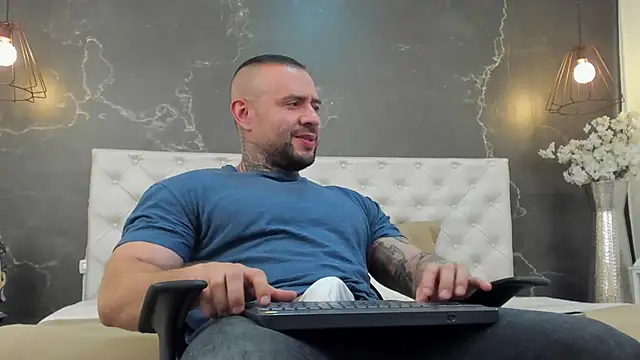 Snapshot of BruceDallas chatting on February 2025 02:14:02 AM BruceDallas online show from February 2025 02:14:02 AM