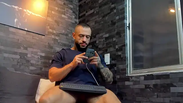 Snapshot of BruceDallas chatting on September 2025 11:16:01 PM BruceDallas online show from September 2025 11:16:01 PM