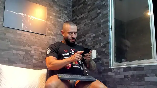 Snapshot of BruceDallas chatting on November 2025 12:43:02 AM BruceDallas online show from November 2025 12:43:02 AM