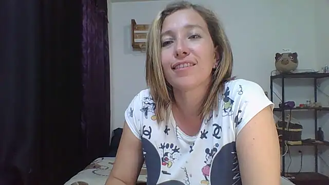 Snapshot of charlott_ponce chatting on December 2024 02:30:02 AM charlott ponce online show from December 2024 02:30:02 AM