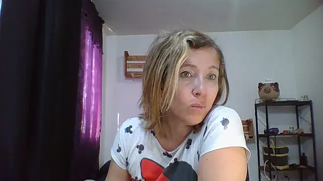 Snapshot of charlott_ponce chatting on December 2024 06:25:01 PM charlott ponce online show from December 2024 06:25:01 PM