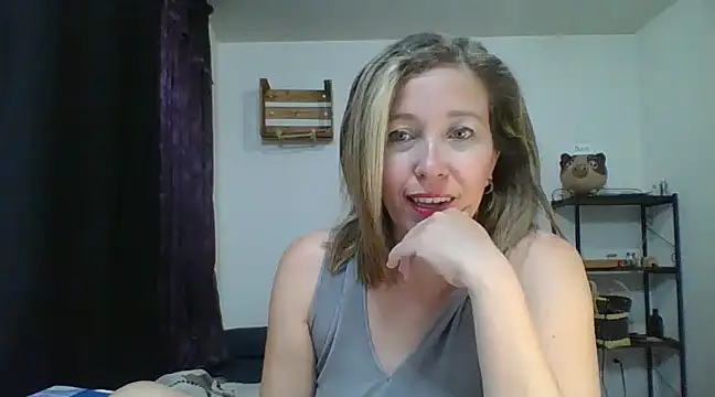 Snapshot of charlott_ponce chatting on December 2024 12:25:01 AM charlott ponce online show from December 2024 12:25:01 AM