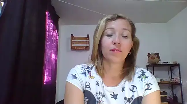 Snapshot of charlott_ponce chatting on January 2025 10:41:02 PM charlott ponce online show from January 2025 10:41:02 PM