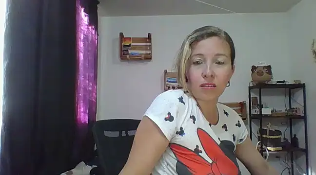 Snapshot of charlott_ponce chatting on January 2025 09:41:01 PM charlott ponce online show from January 2025 09:41:01 PM