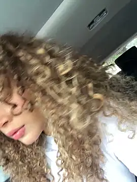 Lianh Benett online show from February 2026 02:39:02 PM