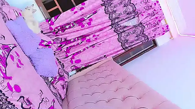 Snapshot of SexyEmmy_10 chatting on March 2025 07:15:01 AM SexyEmmy 10 online show from March 2025 07:15:01 AM