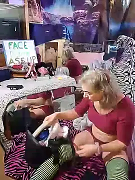 KrystallCoxxh online show from December 2025 05:20:01 PM