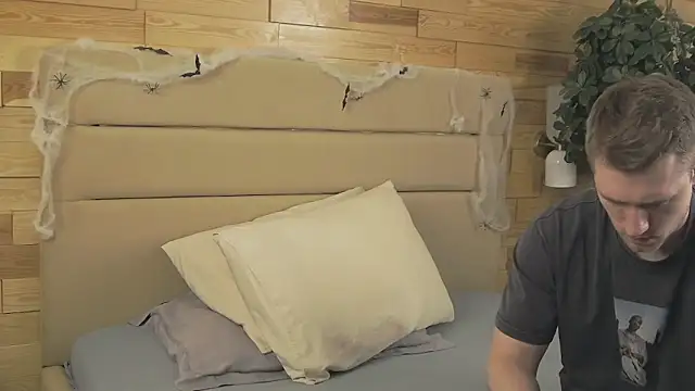 Snapshot of EthanPinkman chatting on October 2025 04:23:02 AM EthanPinkman online show from October 2025 04:23:02 AM