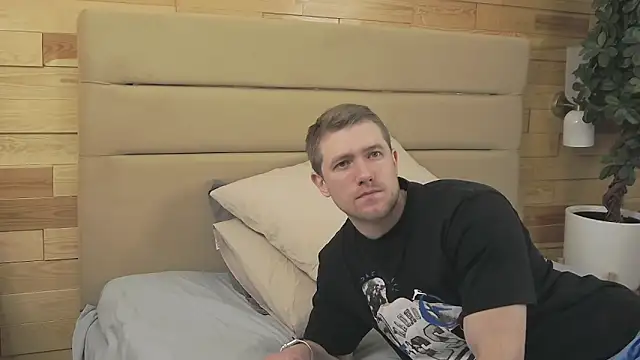 Snapshot of EthanPinkman chatting on November 2025 04:34:01 AM EthanPinkman online show from November 2025 04:34:01 AM