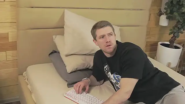 Snapshot of EthanPinkman chatting on November 2025 03:56:01 AM EthanPinkman online show from November 2025 03:56:01 AM