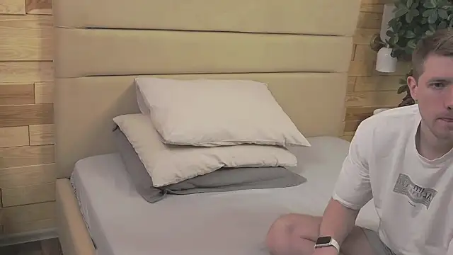 Snapshot of EthanPinkman chatting on November 2025 04:34:02 AM EthanPinkman online show from November 2025 04:34:02 AM