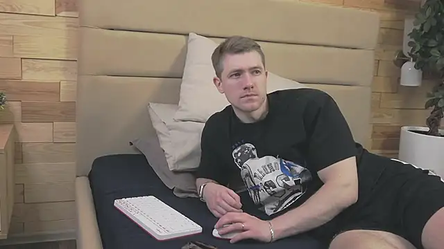 Snapshot of EthanPinkman chatting on November 2025 04:34:02 AM EthanPinkman online show from November 2025 04:34:02 AM