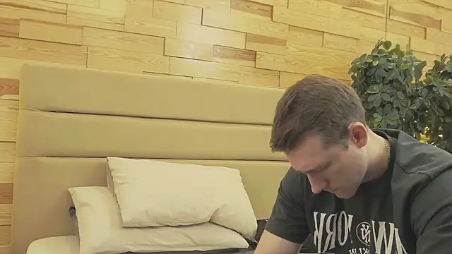 Snapshot of EthanPinkman chatting on December 2025 04:28:02 AM EthanPinkman online show from December 2025 04:28:02 AM