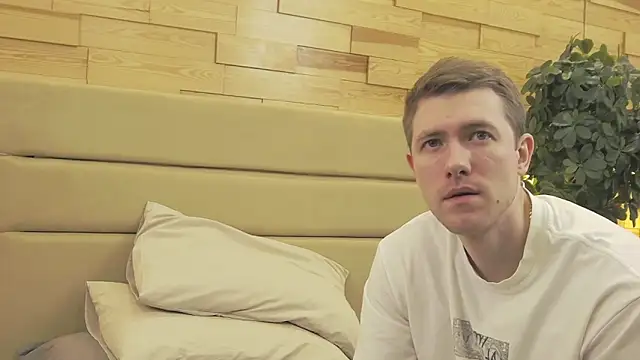 Snapshot of EthanPinkman chatting on December 2025 04:07:01 AM EthanPinkman online show from December 2025 04:07:01 AM