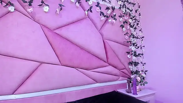 LilithCooperr  online show from February 2025 11:37:01 PM