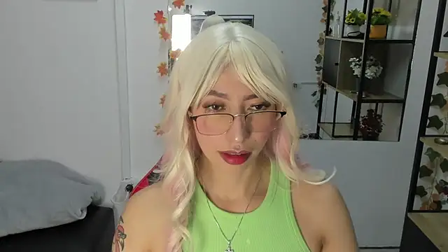 LilithCooperr  online show from November 2025 09:25:02 PM