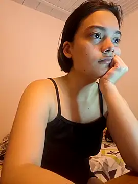 littlemelii online show from December 2025 08:13:01 PM