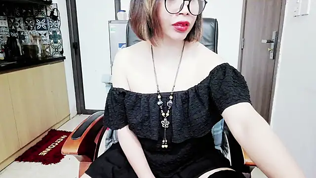 Miu-Le online show from November 2025 06:28:02 PM