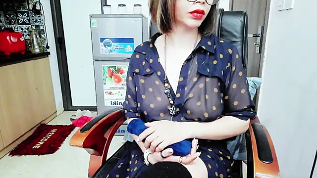 Miu-Le online show from December 2025 09:46:02 PM