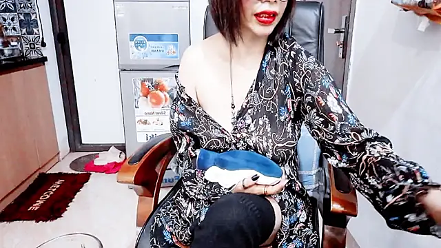 Miu-Le online show from February 2026 07:31:01 PM