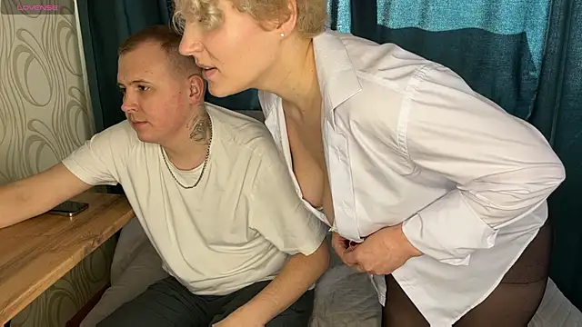 MrMrsRight online show from March 2025 09:49:02 AM