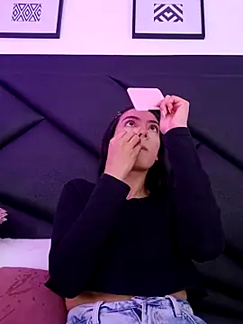 Julie Bennet online show from October 2025 03:09:02 AM