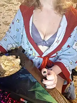 Snapshot of _Kitti_ chatting on December 2024 07:21:01 PM Kitti online show from December 2024 07:21:01 PM