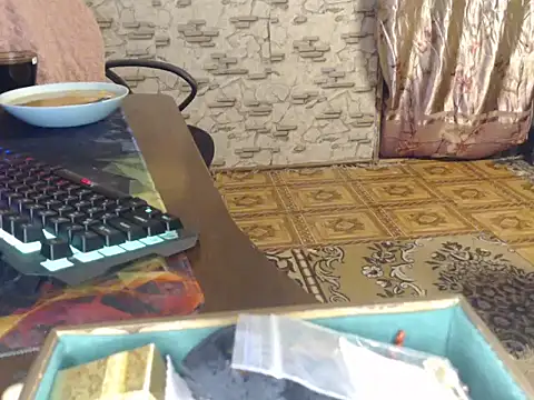 Snapshot of _Kitti_ chatting on December 2024 03:06:01 PM Kitti online show from December 2024 03:06:01 PM