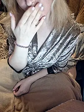 Snapshot of _Kitti_ chatting on March 2025 07:04:02 PM Kitti online show from March 2025 07:04:02 PM