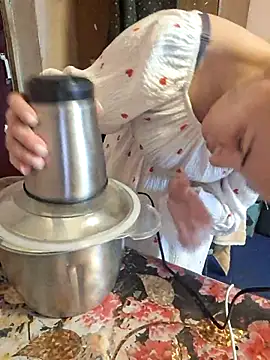 Snapshot of _Kitti_ chatting on March 2025 03:04:02 PM Kitti online show from March 2025 03:04:02 PM