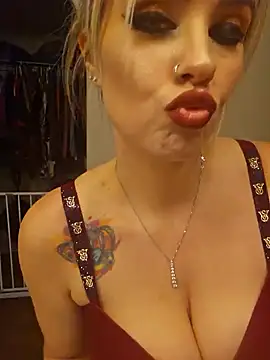 Snapshot of ellieconradxo chatting on December 2024 03:48:02 AM ellieconradxo online show from December 2024 03:48:02 AM