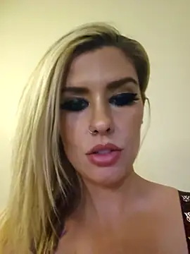 Snapshot of ellieconradxo chatting on December 2024 06:31:01 AM ellieconradxo online show from December 2024 06:31:01 AM