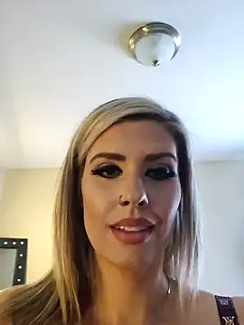 Snapshot of ellieconradxo chatting on December 2024 06:16:02 PM ellieconradxo online show from December 2024 06:16:02 PM