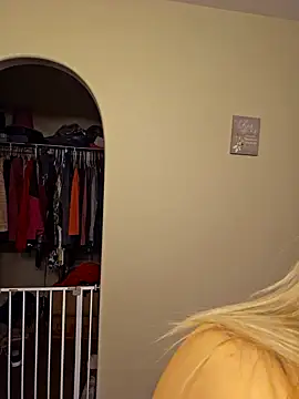 Snapshot of ellieconradxo chatting on December 2024 07:29:01 PM ellieconradxo online show from December 2024 07:29:01 PM