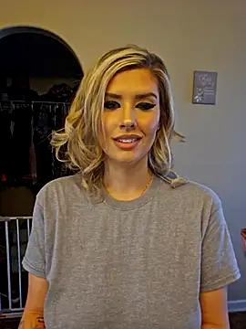 Snapshot of ellieconradxo chatting on March 2025 04:55:02 PM ellieconradxo online show from March 2025 04:55:02 PM