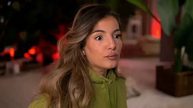 KellyMathews online show from December 2025 03:03:02 AM